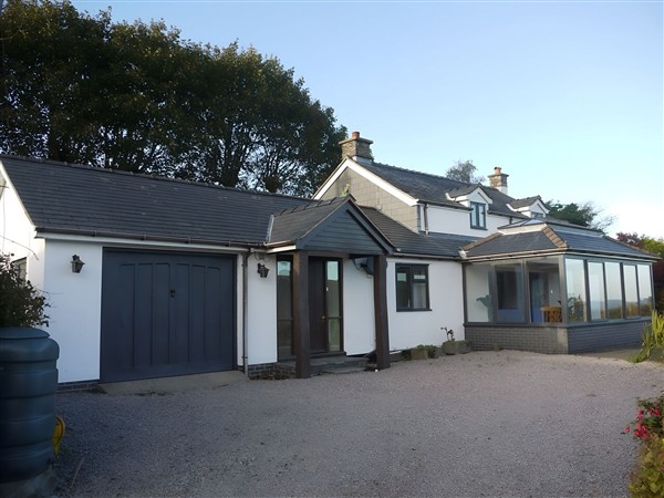 Tranquil Cottage in Powys