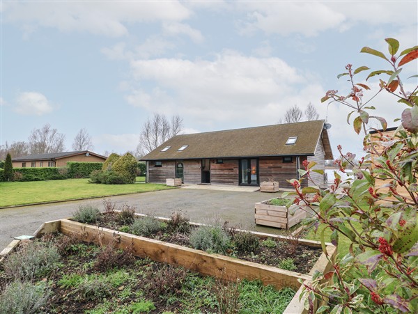 Tranquil Waters Cabin in Lincolnshire