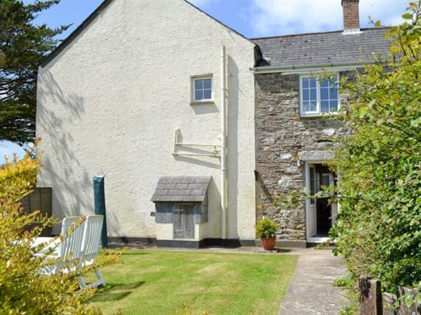 Trecan Farm Cottages - Holly in Cornwall