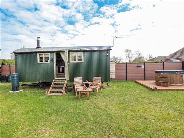 Twit Twoo Shepherds Hut in Lincolnshire