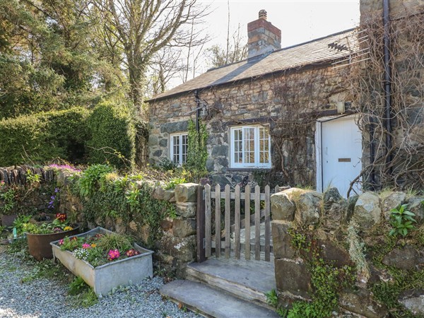 Tyddyn Isaf Bach in Gwynedd