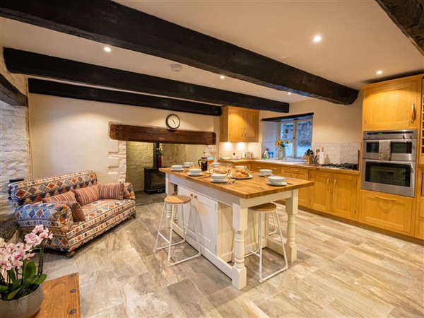 Tynewydd Farmhouse, 