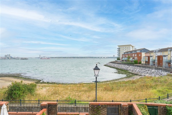 Waterfront House - Hampshire