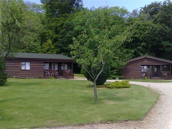 Wayside Lodges - Oak Lodge in Bromham, Wiltshire