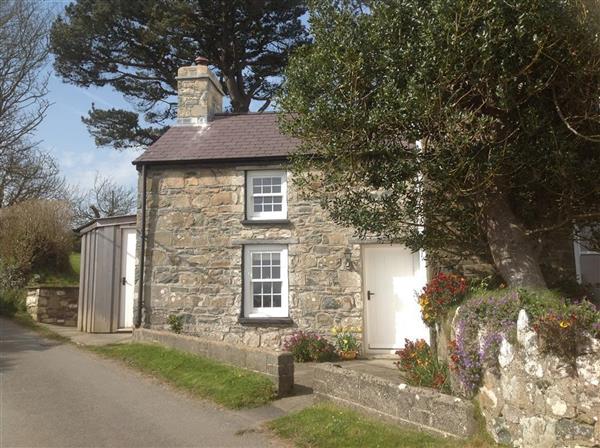 West End Cottage in Newport, Dyfed