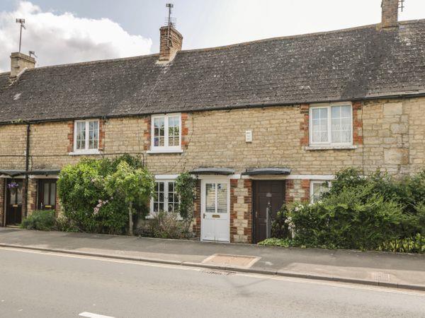 Wharf Cottage in Lechlade-On-Thames, Gloucestershire