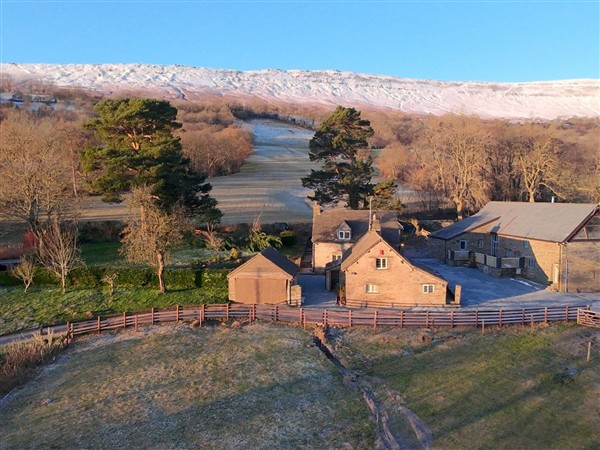 White Haywood Farmhouse & Barn in Herefordshire