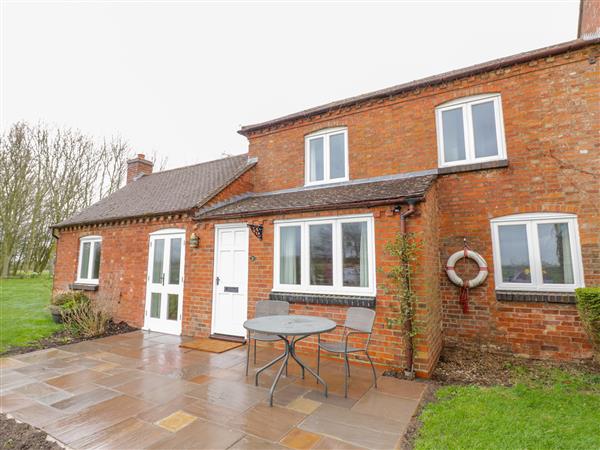 Wigrams Canalside Cottage in Napton-on-the-Hill, Warwickshire