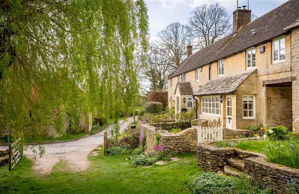 Willow Cottage in Hampnett nr Bourton-on-the-Water, Gloucestershire