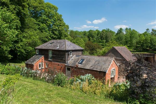 Wood Cottage in Worcestershire