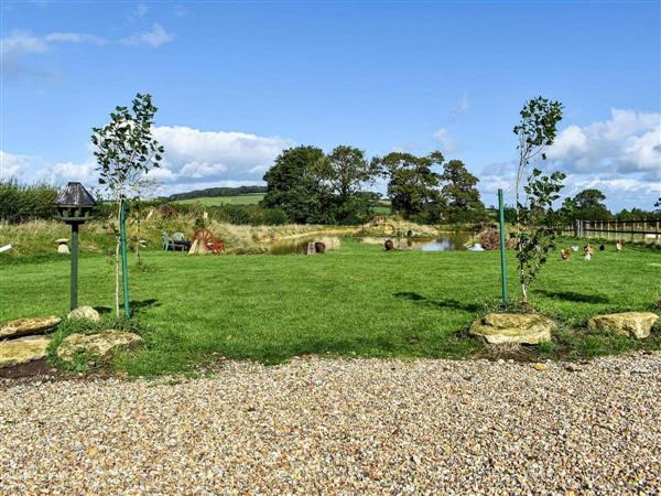 Yeabridge Farm Stays - Pond View at Yeabridge Farm in Dorset